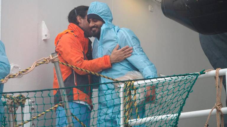 Ravenna, sbarcata la nave dei migranti Geo Barents con 134 persone a bordo: due sono al Pronto Soccorso VIDEO GALLERY