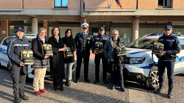 I nuovi defibrillatori in dotazione alla Polizia Locale