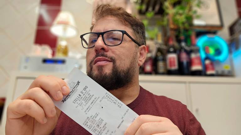 Rimini, “qui chi mangia, poi paga”: dopo due anni ecco le scuse e il pagamento dello scontrino alla paninoteca