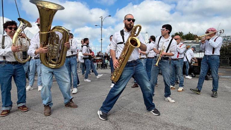 Capitale del Mare, la festa è entrata nel vivo tra aquiloni e musica