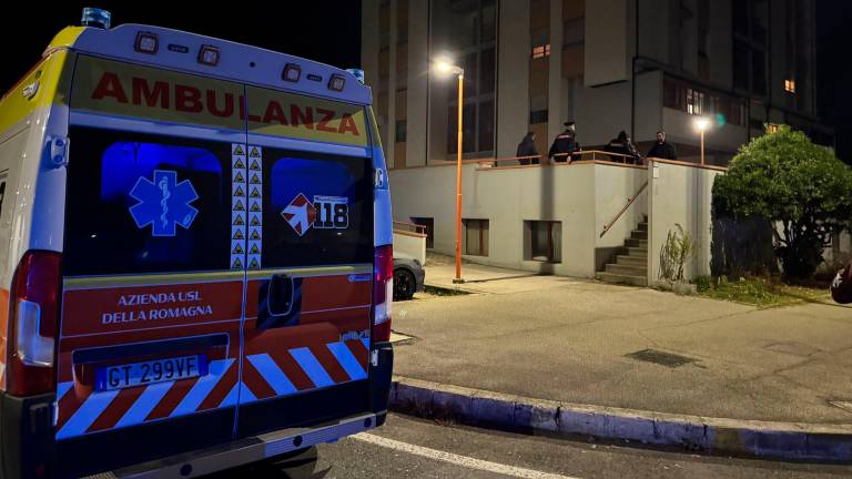 Cesena, una donna si barrica in casa con la figlia: Vigili del Fuoco e forze dell’ordine in azione VIDEO GALLERY