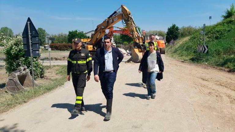 Michele De Pascale durante un sopralluogo del 2023 (Fiorentini)