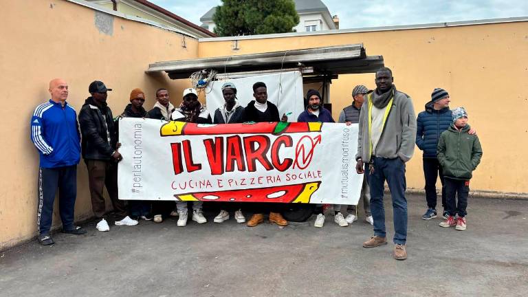 Rimini, gomme delle auto tagliate nel piazzale di fianco Casa Don Gallo. Parte una raccolta fondi