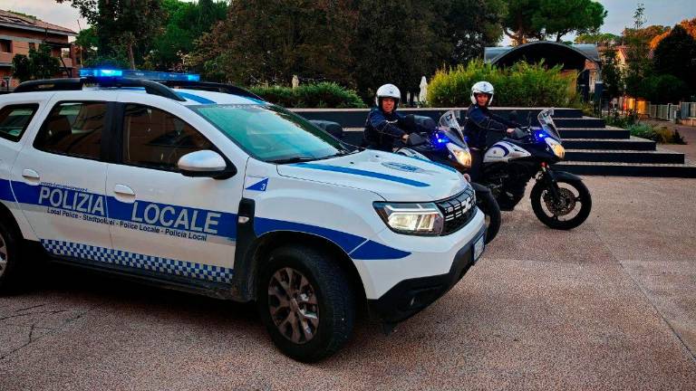 Savignano, guida contromano ubriaco con un tasso sei volte i limiti di legge ma si imbatte nella polizia locale