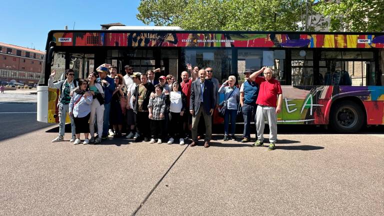 Rimini, Start Romagna per la Linea 11 lancia un autobus griffato Cuore 21
