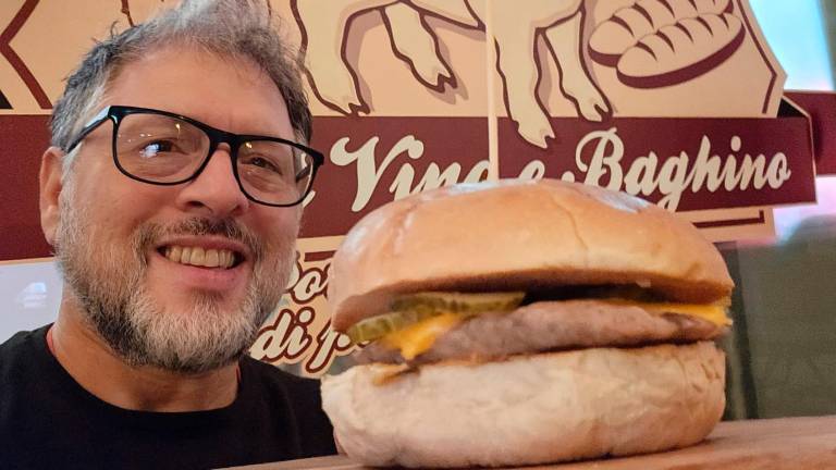 La sfida di “Pane, Vino e Baghino”: “L’hamburger più economico di Rimini, se ne trovate uno che costa meno, fatemi sapere”