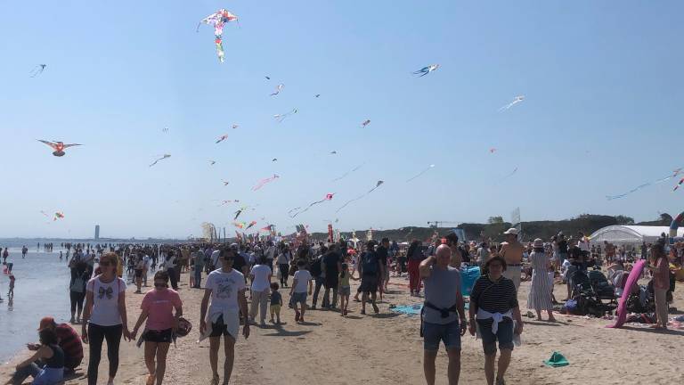 Cervia, in migliaia nel week-end per il Festival degli Aquiloni VIDEO