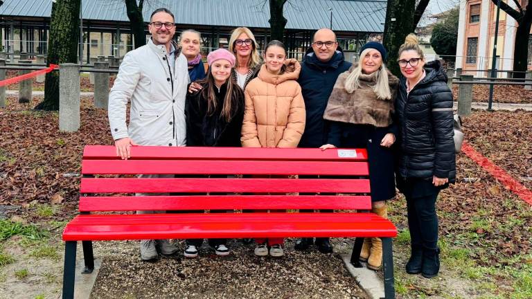 Forlì, panchina rossa contro la violenza sulle donne al parco del Foro Boario