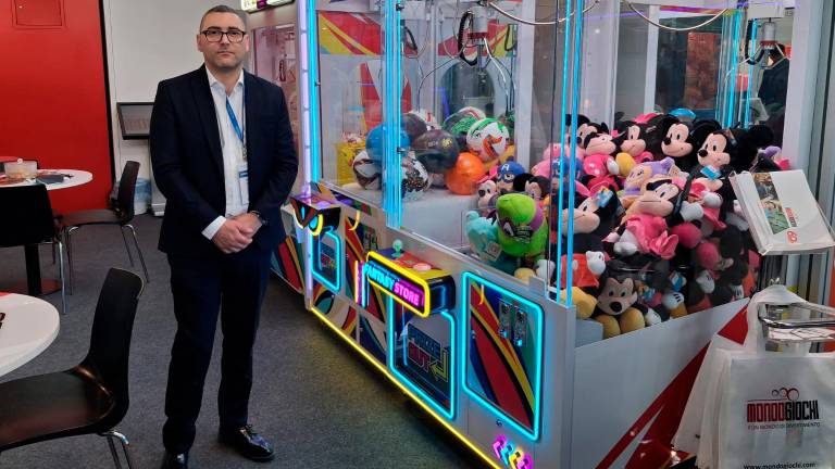 Rimini, dalla pizza calda al profumo spruzzato, dai fiori ai gelati: la vasta offerta dei distributori automatici GALLERY