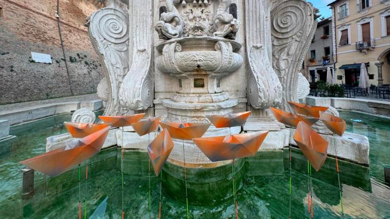 Blitz artistico per Gaza alla Fontana Masini di Cesena FOTOGALLERY