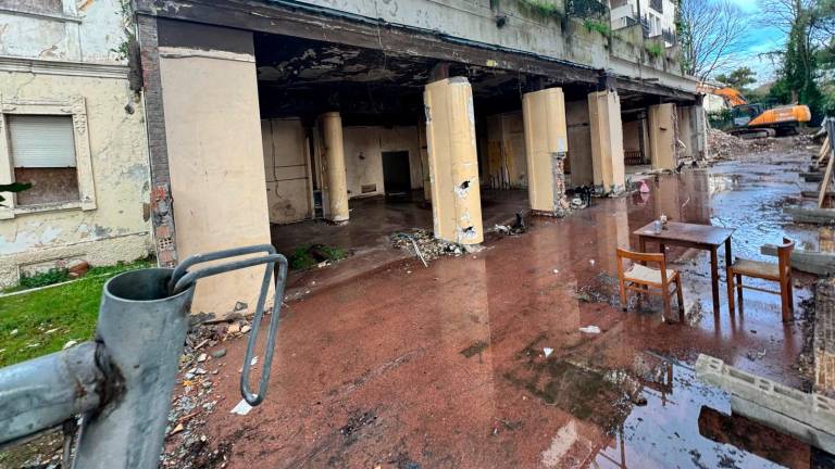 Cesenatico, ex Hotel Pino: via alla demolizione - Gallery