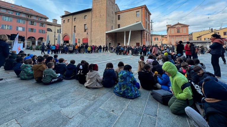 Cesena, ”Supereroi”: a “Io valgo” si canta in piazza nel nome dei diritti VIDEO GALLERY
