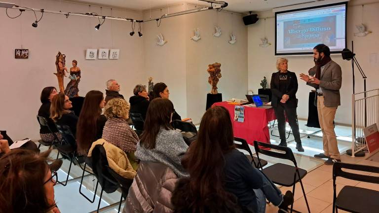 Il sindaco e l’assessora al Turismo del Comune di Sarsina durante un incontro dedicato al progetto di albergo diffuso