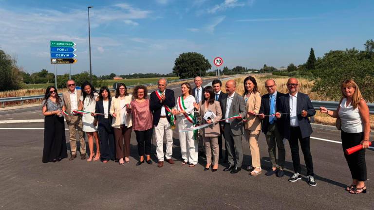 Il taglio del nastro dei primi due lotti del collegamento veloce