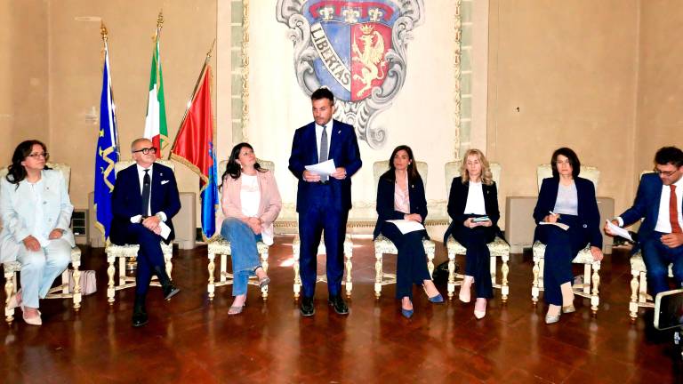 Imola, a nove giorni dall’elezione Marco Panieri presenta la nuova giunta composta di cinque donne e tre uomini e si tratta soprattutto di conferme