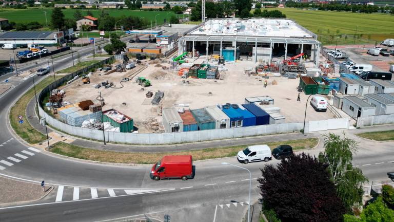 Il cantiere dove presto sorgerà il nuovo insediamento di Esselunga a Forlì
