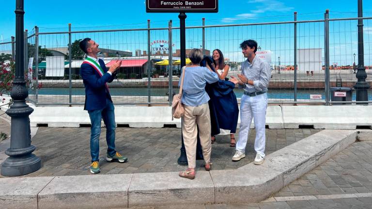 L’intitolazione della passeggiata sul porto canale