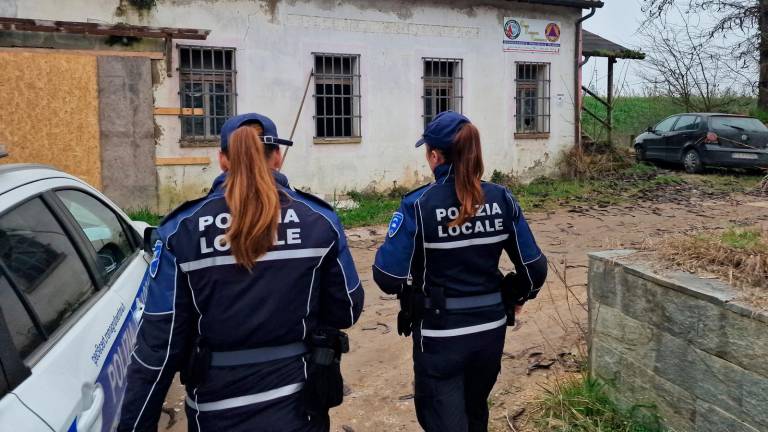La Polizia locale durante l’intervento