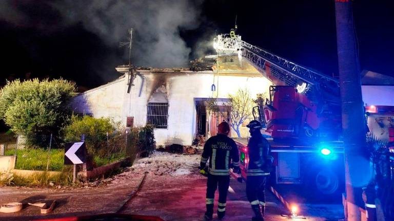 L’intervento di ieri sera dei Vigili del Fuoco (Video Facebook Bar Capriccio)