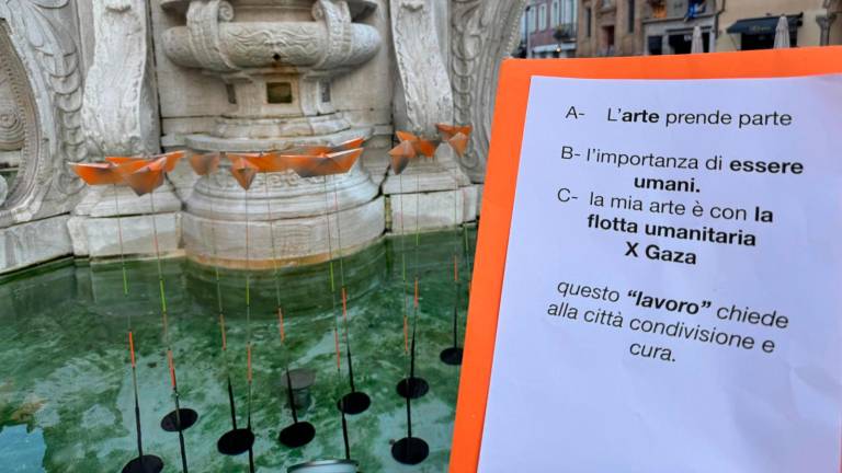 Blitz artistico per Gaza alla Fontana Masini di Cesena FOTOGALLERY