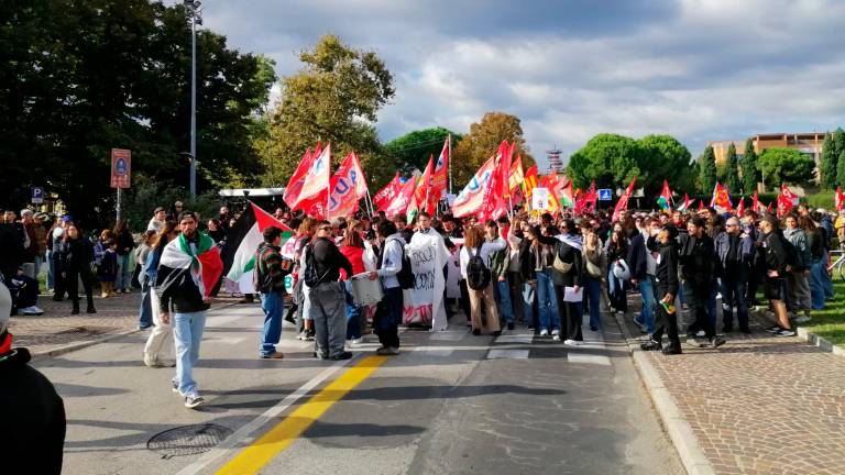 Rimini, in migliaia a sfilare per la pace in Palestina VIDEO GALLERY