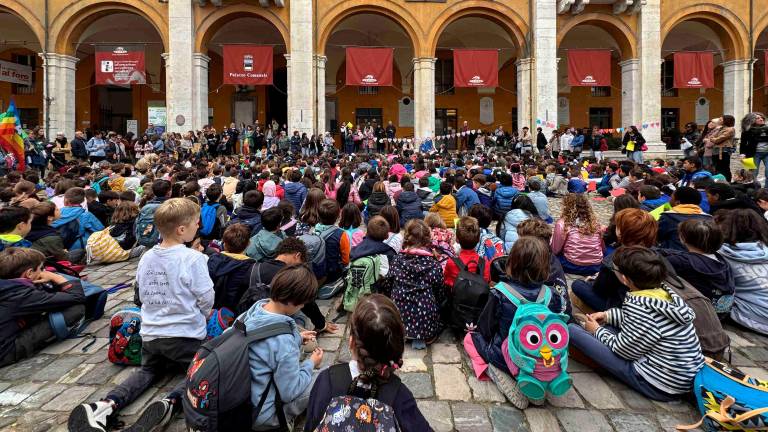 L’arrivo in piazza del Popolo della Marcia della Pace dei bambini