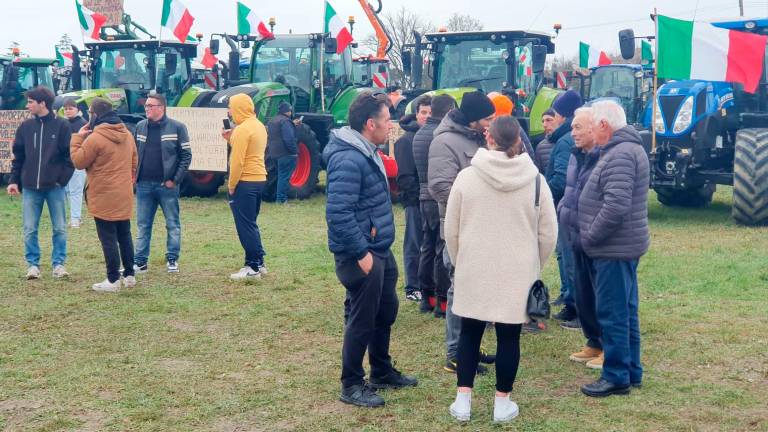 La protesta dei trattori a Rimini: “Siamo i custodi della terra, ma l’Unione Europea ci massacra” - VIDEO GALLERY