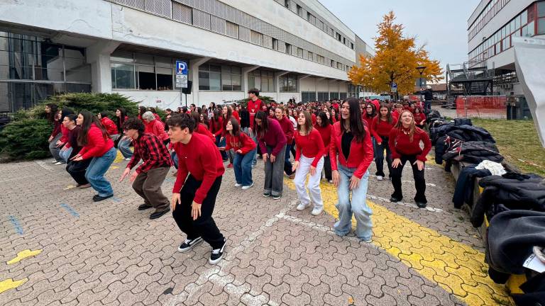 Cesena, il flash mob degli studenti del Liceo Scientifico contro la violenza di genere VIDEO GALLERY