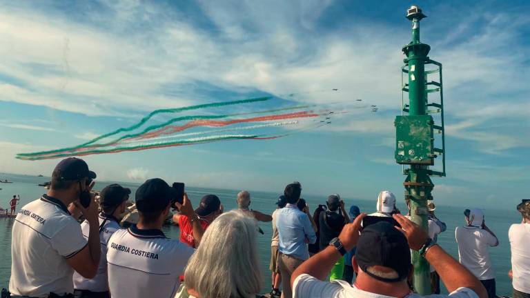 Lo spettacolo delle Frecce tricolori nel cielo di Bellaria FOTOGALLERY