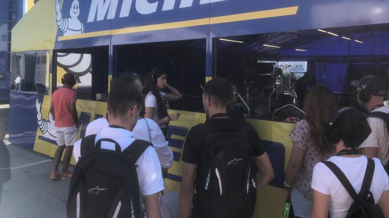 MotoGp a Misano, subito un bel colpo d’occhio per le prove, sala stampa affollata da inviati da tutto il mondo - VIDEO GALLERY