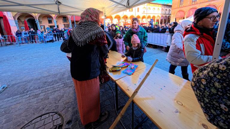 Imola, in piazza sono tornate le Befane del Cai con una settimana di ritardo GALLERY FOTO MMPH