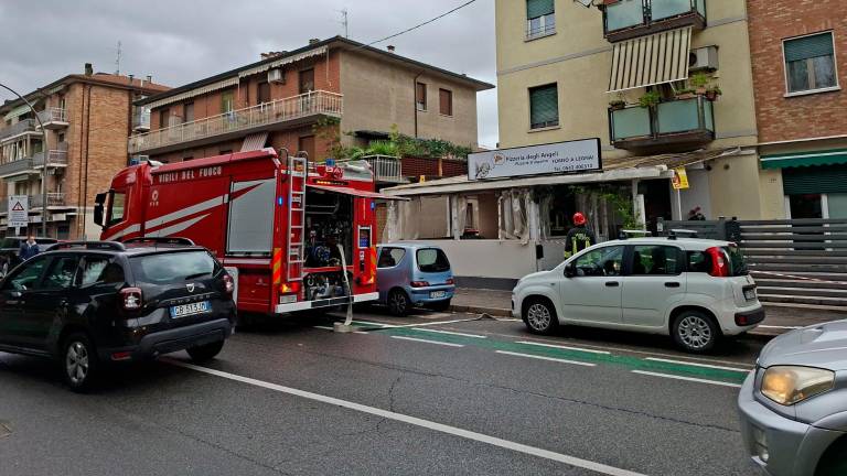 Forlì, incendio in una pizzeria: danni ma nessun intossicato FOTOGALLERY