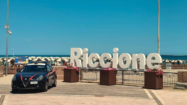 Riccione. Cocaina nascosta nella custodia degli auricolari: arrestato un 24enne