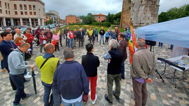 Rimini, la Cgil attacca Poste italiane per il taglio agli orari estivi: «Serve il contrario»