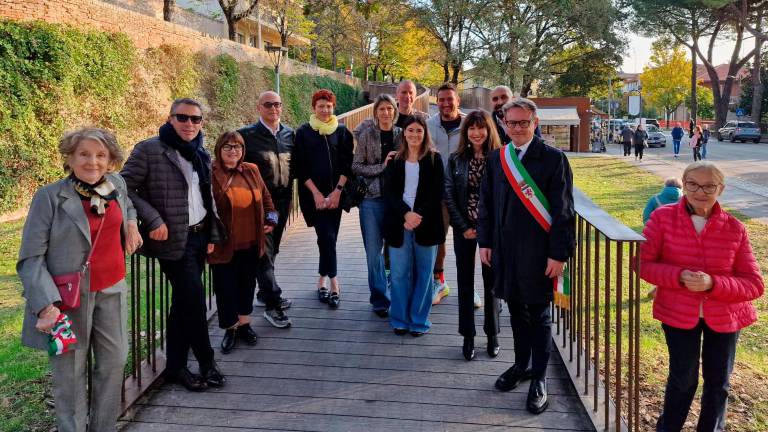 Faenza, il sindaco Isola inaugura la ciclo-pedonale: “Dopo l’alluvione ricuciamo pezzi di città” VIDEO