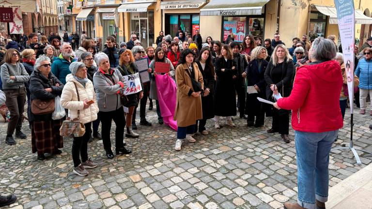 Cesena, “Senza consenso è stupro”: presidio in Piazza del Popolo VIDEO