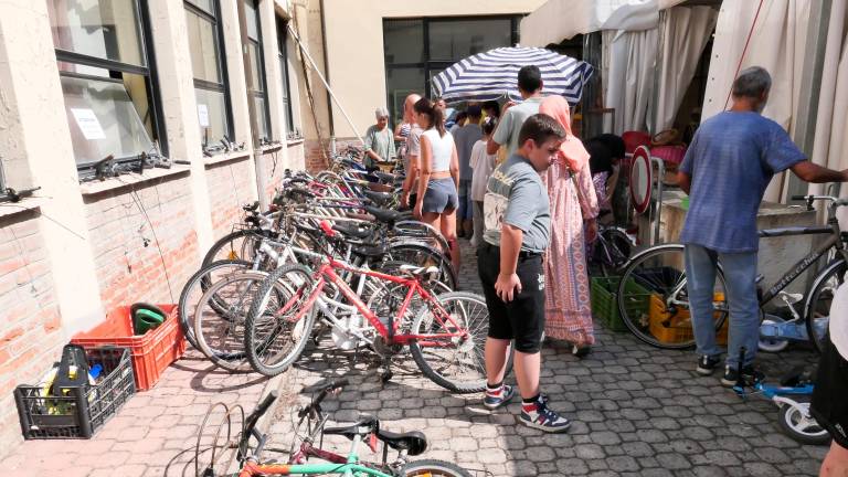 Imola, folla all’inaugurazione del Mercatino dei Cappuccini che resterà aperto fino al 30 agosto GALLERY FOTO MMPH