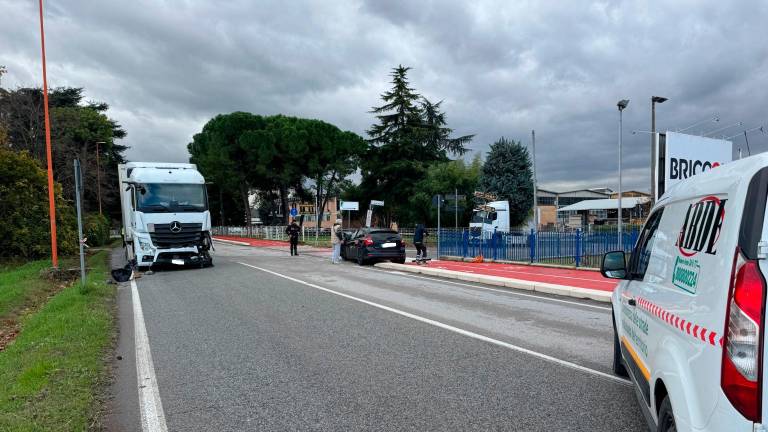 Cesena, incidente sulla via Emilia: un uomo all’ospedale VIDEO