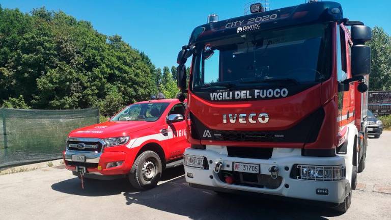 Forlì, intervento dei Vigili del Fuoco per togliere un anello rimasto incastrato: usata smerigliatrice VIDEO