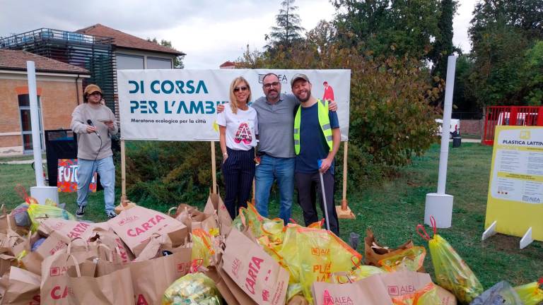 Forlì, cento persone “Di corsa per l’ambiente”, raccolti 90 chili di rifiuti