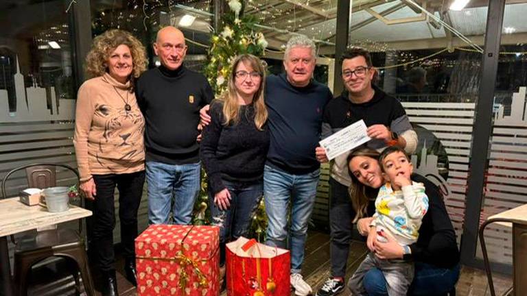 La consegna dell’assegno