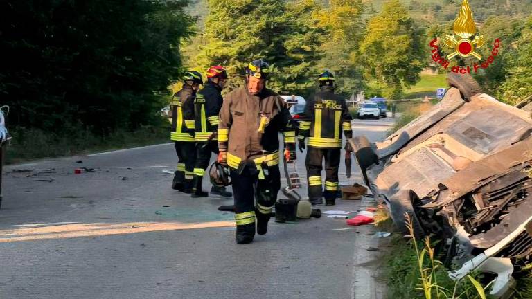 Predappio, incidente: l’auto si ribalta nel fosso dopo uno scontro a Fiumana