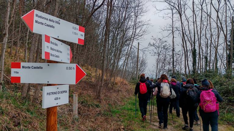 Escursionisti su uno dei sentieri del territorio di Mercato Saraceno