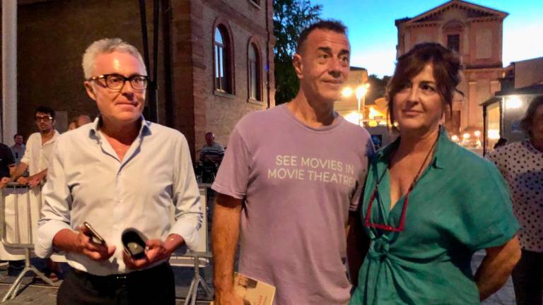 Matteo Garrone (al centro) con Loretta Amadori e Alberto Masacci di fondazione Lam