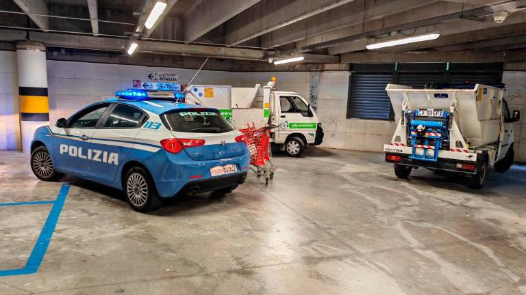 La Polizia al parcheggio Machiavelli durante le più recenti operazioni di sgombero