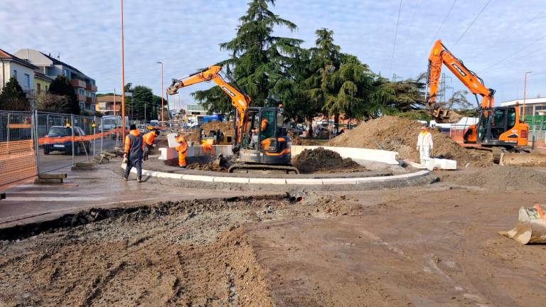 Cesena, nuova rotatoria in via Madonna dello Schioppo; i lavori si spostano sul lato sud