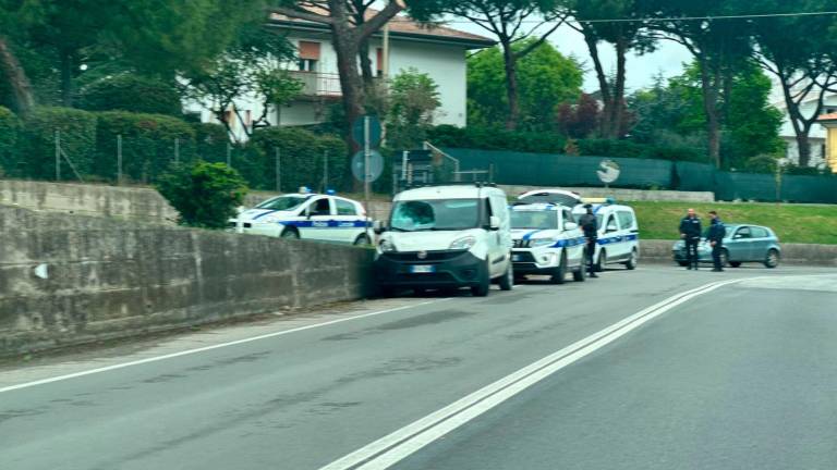 Cesenatico, in bici contromano sulla rampa dell’Adriatica, viene centrato da un furgone - Gallery
