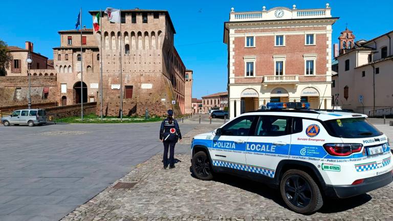 Lugo: accattonaggio molesto al mercato, avviate due procedure di espulsione