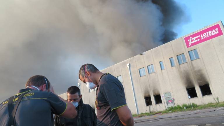 Incendio Faenza, Arpae rileva valori di inquinanti nella norma