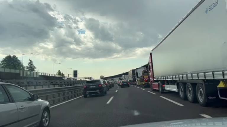 Traffico congestionato in A14: lunghe file verso la Romagna VIDEO